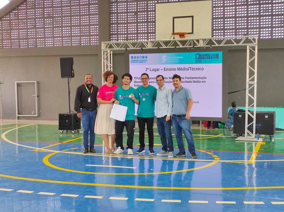 Gustavo Rorato na premiação de 2º lugar da FECITEL 2025